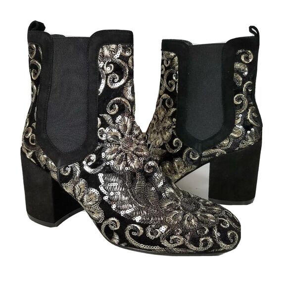 Stuart Weitzman Woman boots ankle  black suede embellished chunky heel sz 8 new